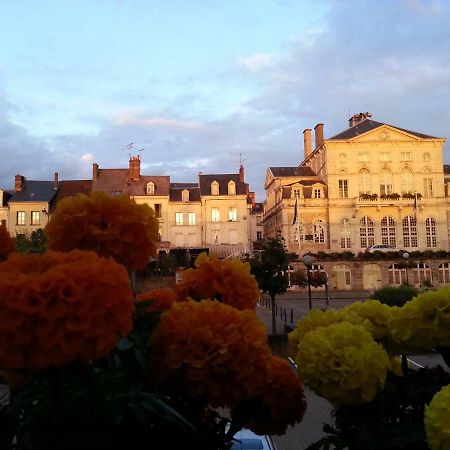 Hotel Au Lion D'Or Nogent-le-Rotrou Exterior photo