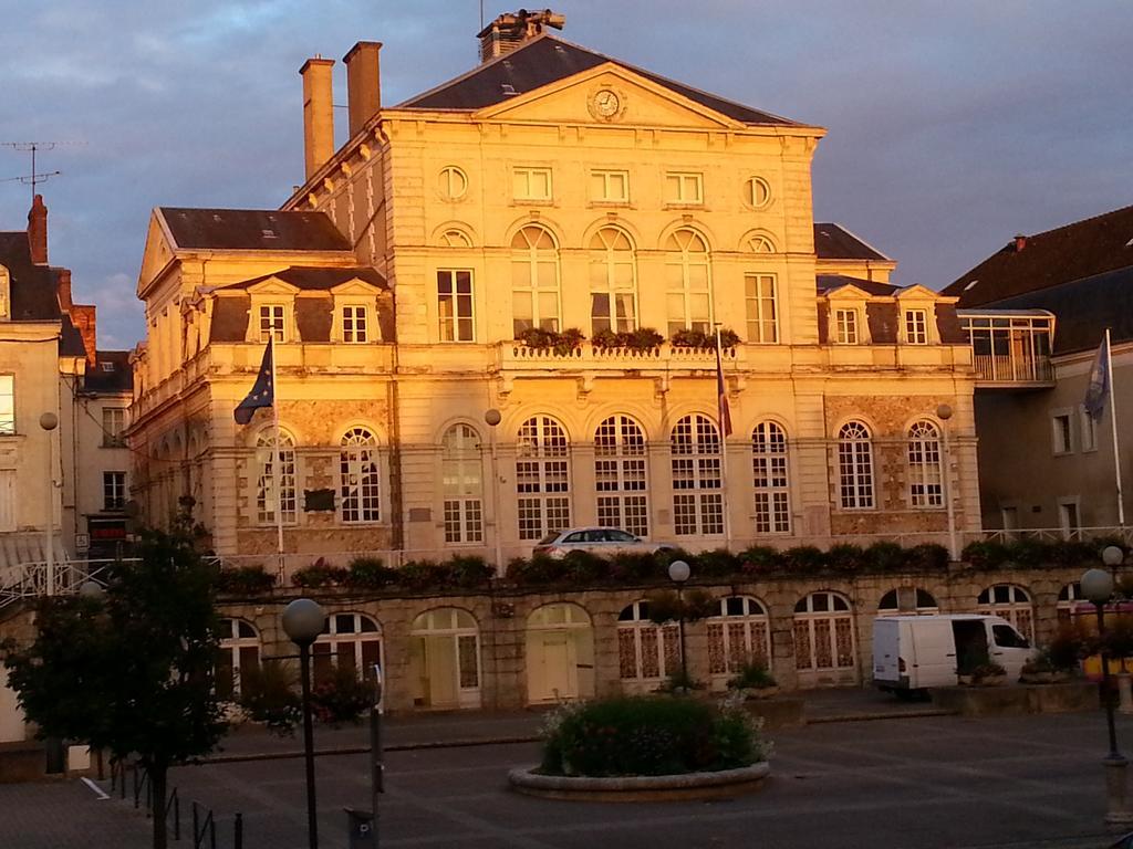 Hotel Au Lion D'Or Nogent-le-Rotrou Exterior photo