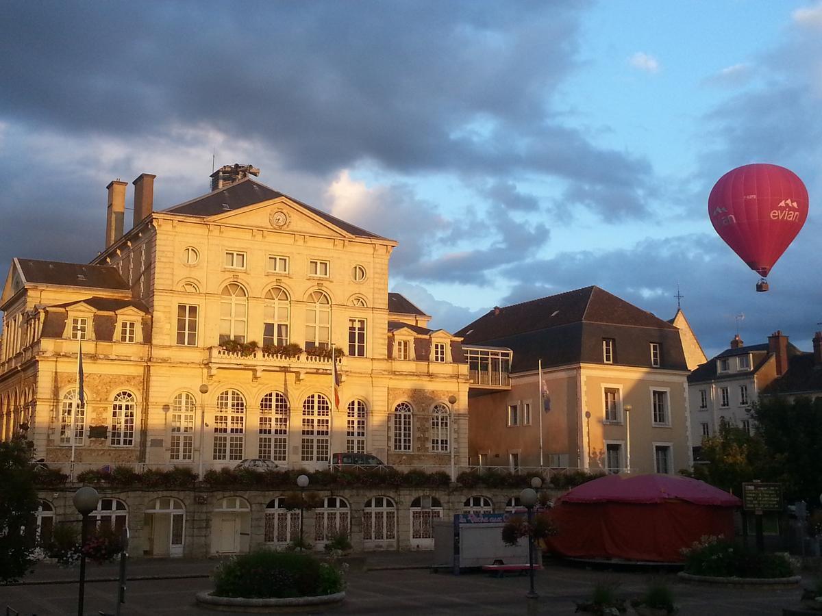 Hotel Au Lion D'Or Nogent-le-Rotrou Exterior photo