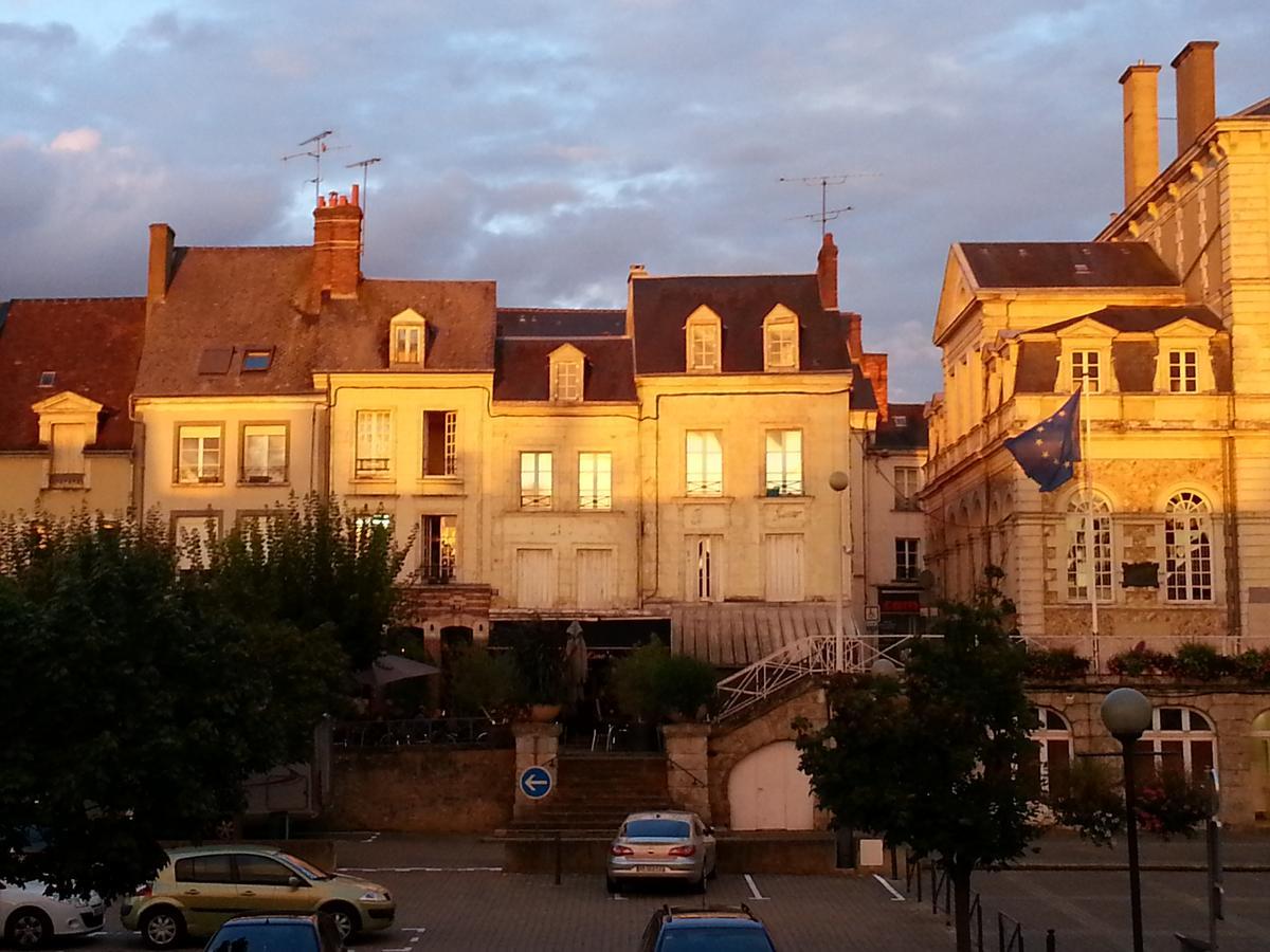 Hotel Au Lion D'Or Nogent-le-Rotrou Exterior photo