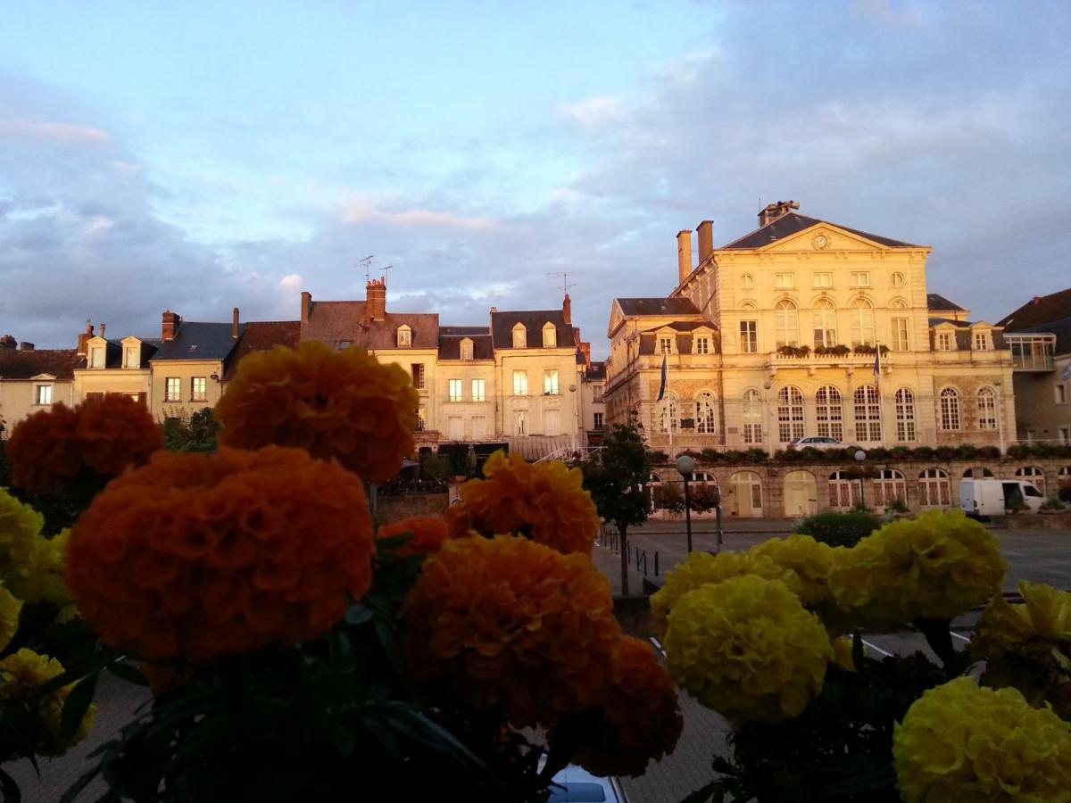 Hotel Au Lion D'Or Nogent-le-Rotrou Exterior photo